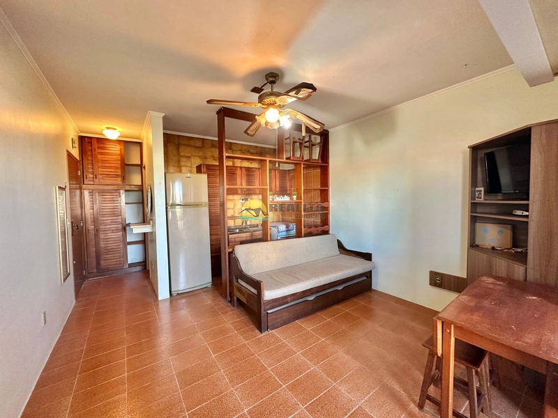 Excelente JK situado em Capão Novo, a 50m do Mar!!!