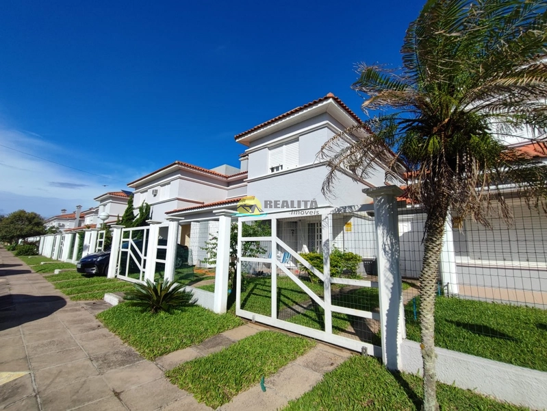 Excelente Sobrado situado em Capão Novo, a 50m do mar!!