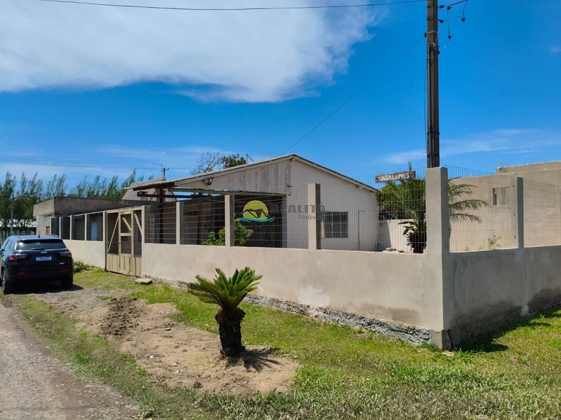 Excelente Casa Situada em Capão Novo!!