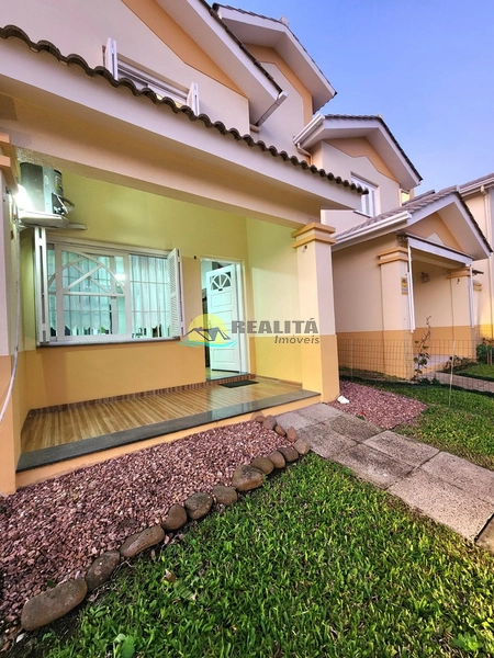 Excelente Sobrado a 100m do Mar!!