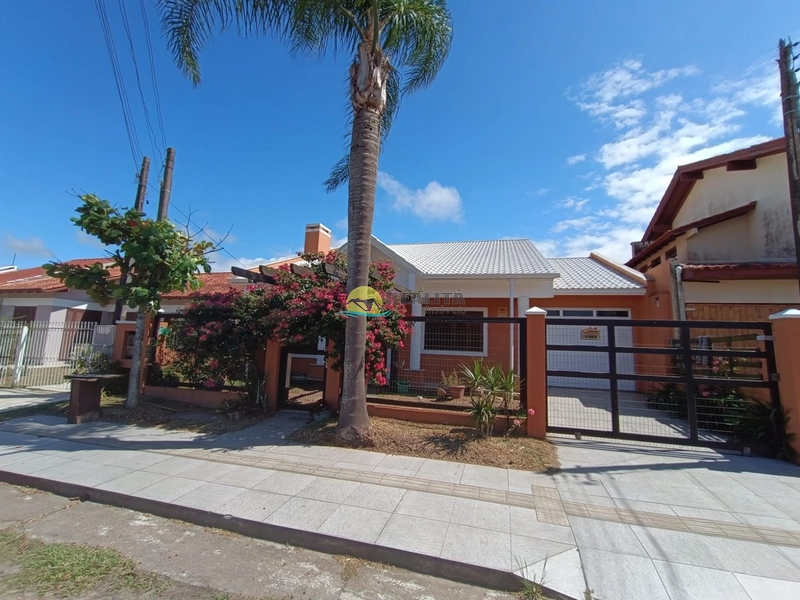 Excelente Casa situada em Capão Novo!!