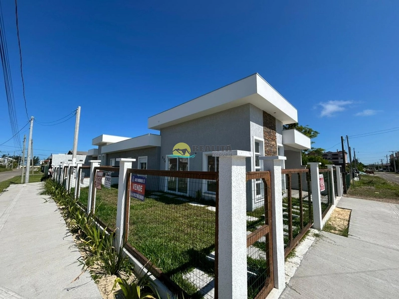 Excelente Casa de Esquina situado em Capão Novo!!