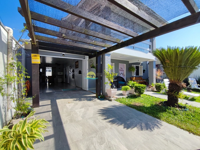 ÓTIMA CASA FRENTE LESTE, EM CAPÃO NOVO!!!