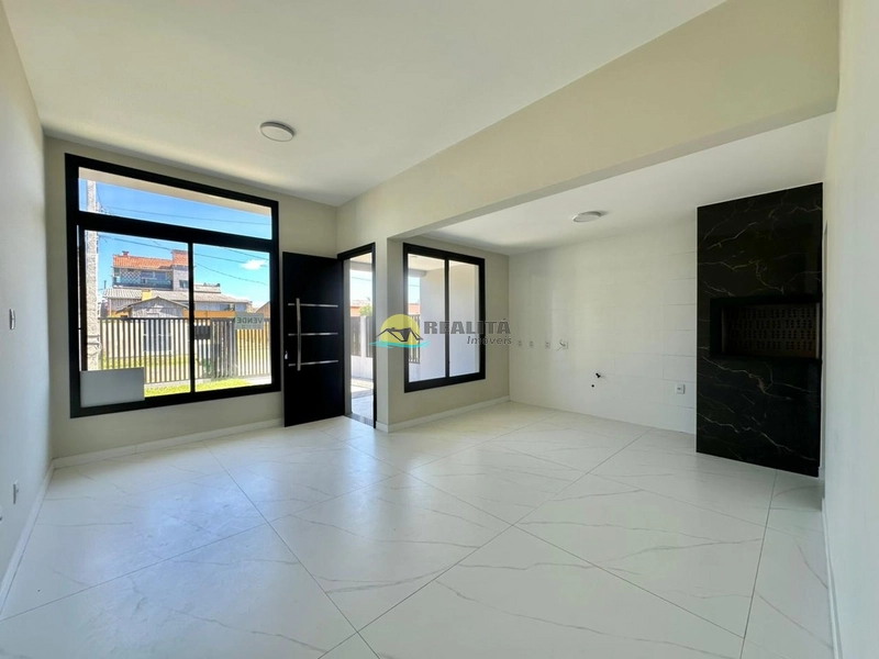 Casa nova a poucos passos do mar em Capão Novo: 3ª foto da galeria de imagens do imóvel
