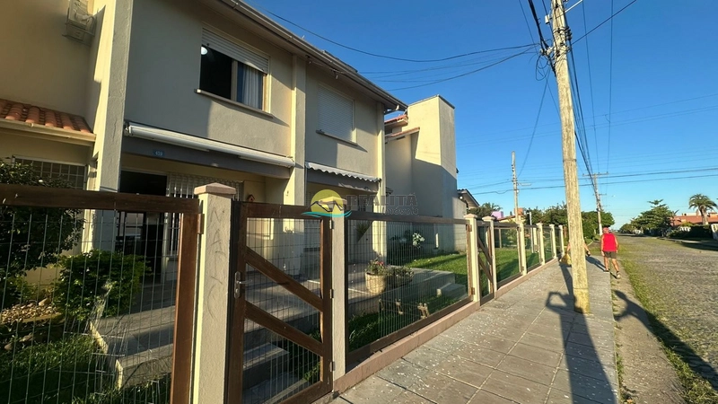 Sobrado 75m² Mobiliado e Reformado | Lado Mar a 450m da Praia: 1ª foto da galeria de imagens do imóvel