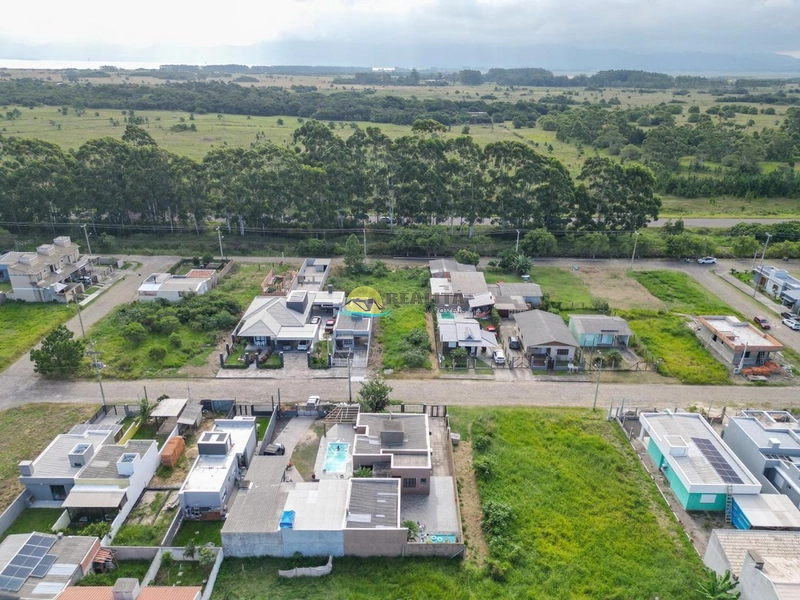 Casa 3 Dormitórios com Suíte | 120m² | Jardim com Piscina e Pergolado: 26ª foto da galeria de imagens do imóvel