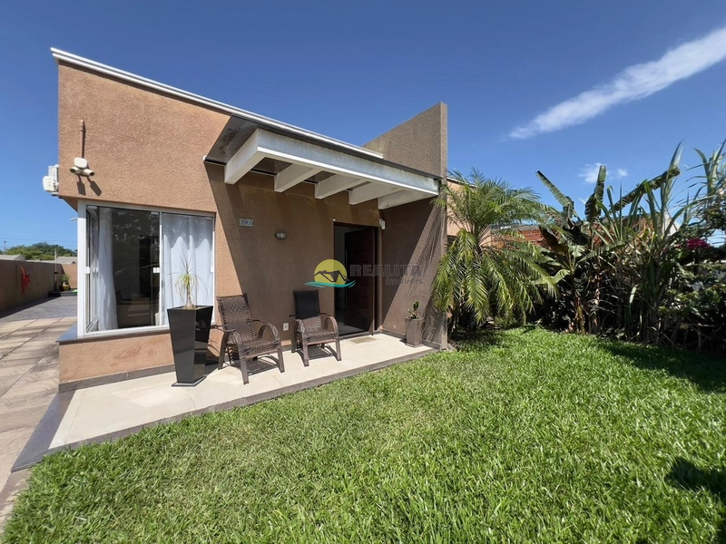 Casa 3 Dormitórios com Suíte | 120m² | Jardim com Piscina e Pergolado: 1ª foto da galeria de imagens do imóvel