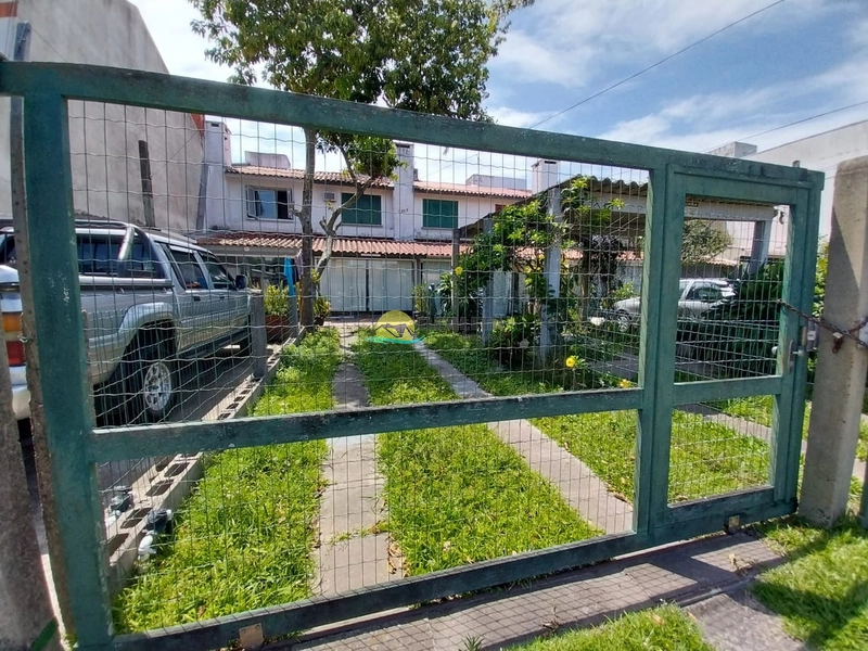 Sobrado 2 Dorm – Conforto e Praticidade a 400m do Mar: 1ª foto da galeria de imagens do imóvel