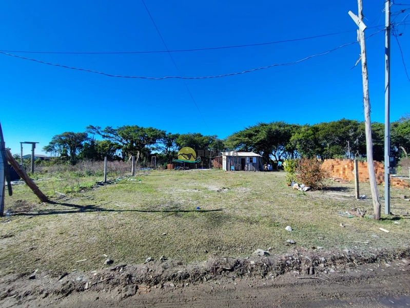 Terreno aterrado 12x25 em Capão Novo: 1ª foto da galeria de imagens do imóvel