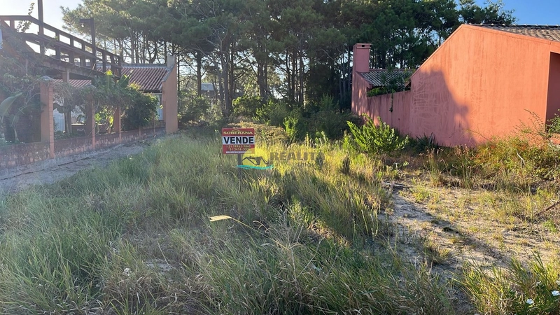 TERRENO FRENTE LESTE - 300M² - A POUCOS METROS DO MAR NO VILLAGE!: 1ª foto da galeria de imagens do imóvel