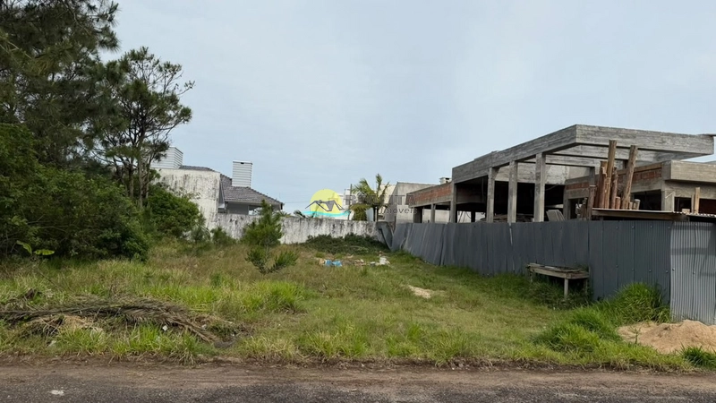 TERRENO 300M² EM LOTEAMENTO PLANEJADO - 100M DO MAR!: 2ª foto da galeria de imagens do imóvel