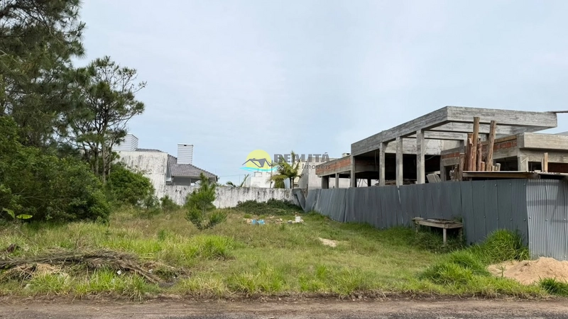 TERRENO 300M² EM LOTEAMENTO PLANEJADO - 100M DO MAR!: 3ª foto da galeria de imagens do imóvel