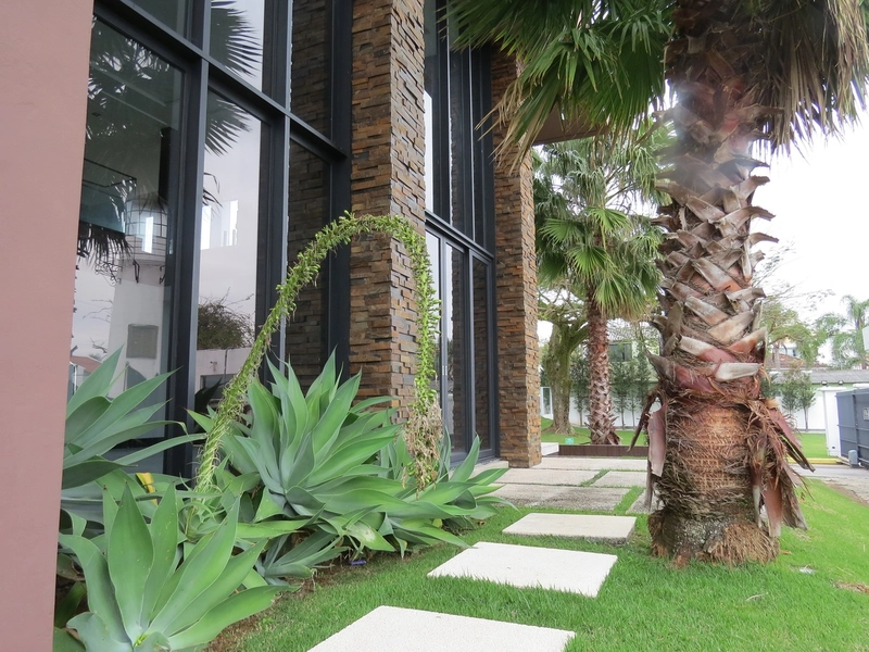 Casa 3 suítes em condomínio fechado no Cacupé: 4ª foto da galeria de imagens do imóvel