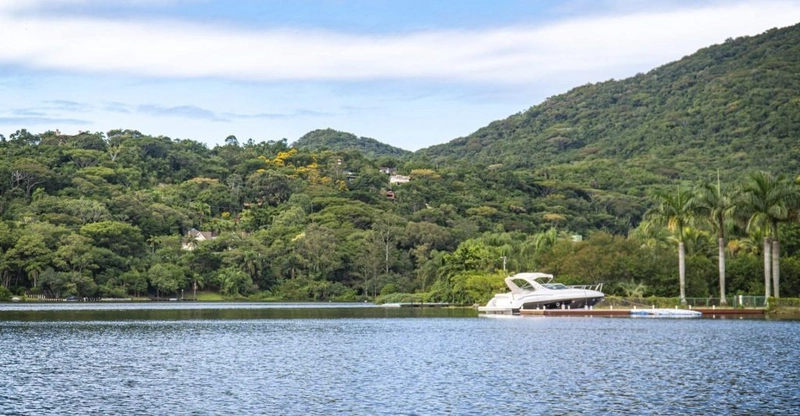 Mansões suspensas e exclusivas para o Canto da Lagoa da Conceição: 4ª foto da galeria de imagens do imóvel