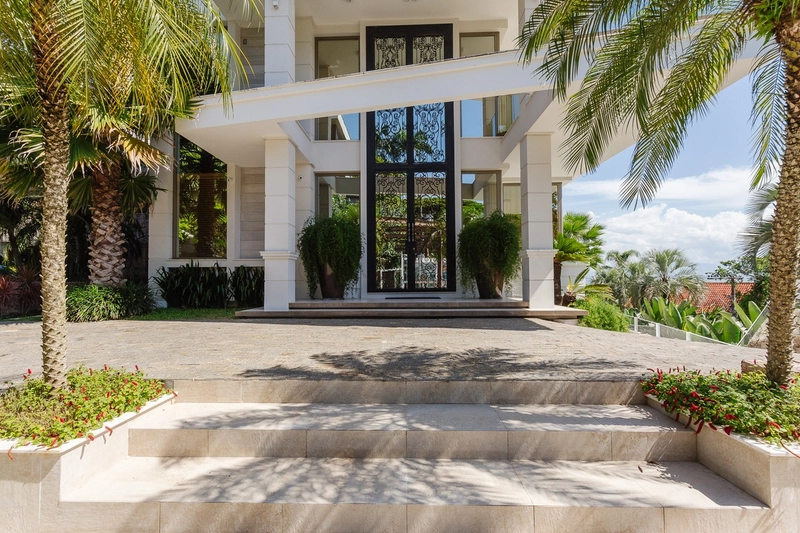 Casa com 5 suítes de altíssimo padrão no Cacupé: 2ª foto da galeria de imagens do imóvel