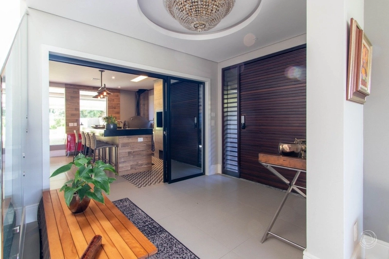 Casa com 4 suítes em Condomínio fechado no Cacupé: 5ª foto da galeria de imagens do imóvel