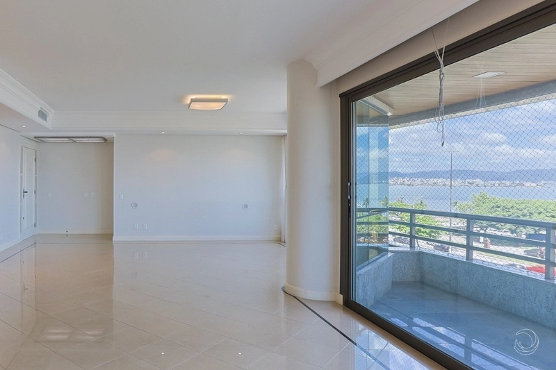 Apartamento com 335m2 na Beira mar Norte: 2ª foto da galeria de imagens do imóvel
