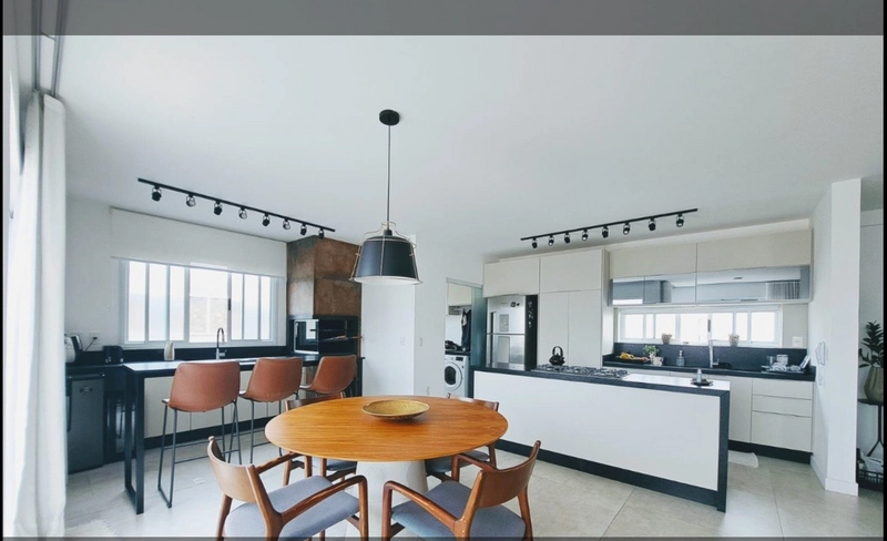 Cobertura duplex com 3 suítes na Agronômica: 6ª foto da galeria de imagens do imóvel