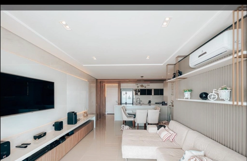 Apartamento com 3 suítes no bairro Agronômica: 2ª foto da galeria de imagens do imóvel