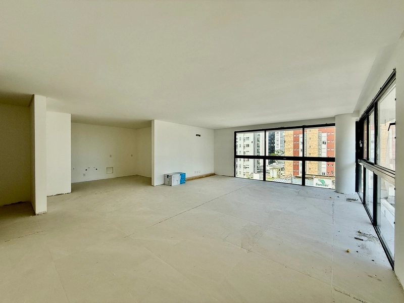 Apartamento de 153m² com 3 suítes no Centro