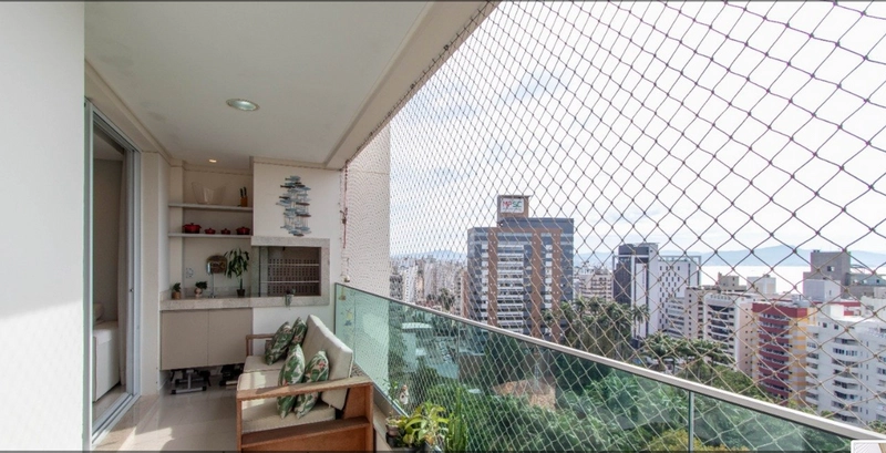 APARTAMENTO 3 DORMITORIOS COM 3 VAGAS E VISTA MAR NO CENTRO