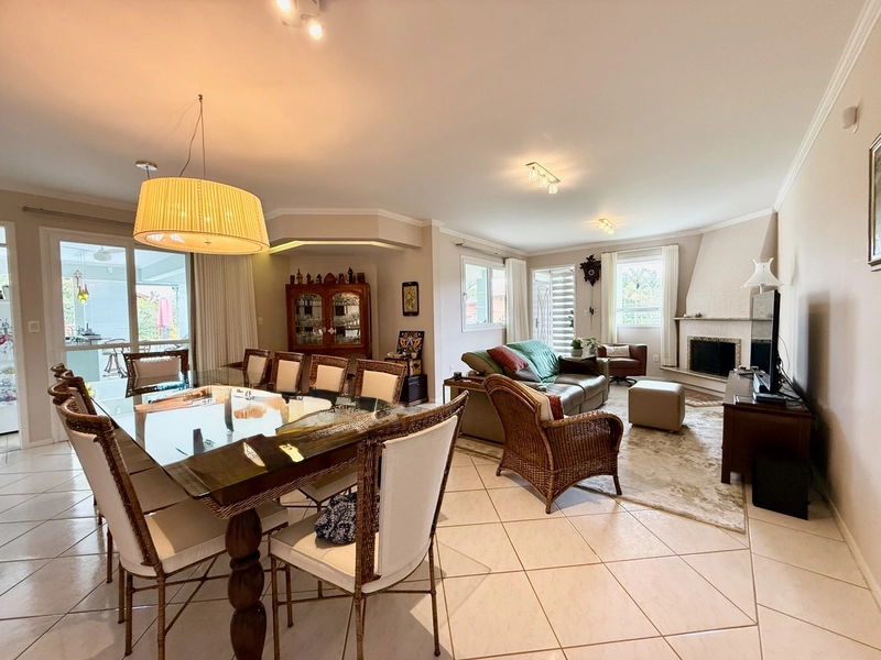 Casa de 295m² com 3 suítes em Cacupé em condomínio fechado: 2ª foto da galeria de imagens do imóvel