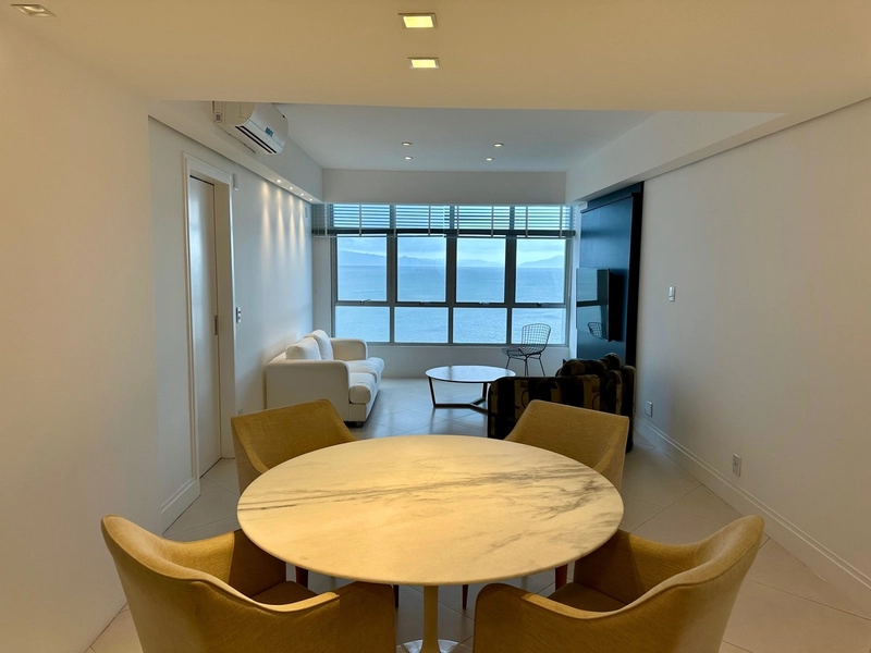 Apartamento com vista mar permanente na Beiramar Norte: 1ª foto da galeria de imagens do imóvel