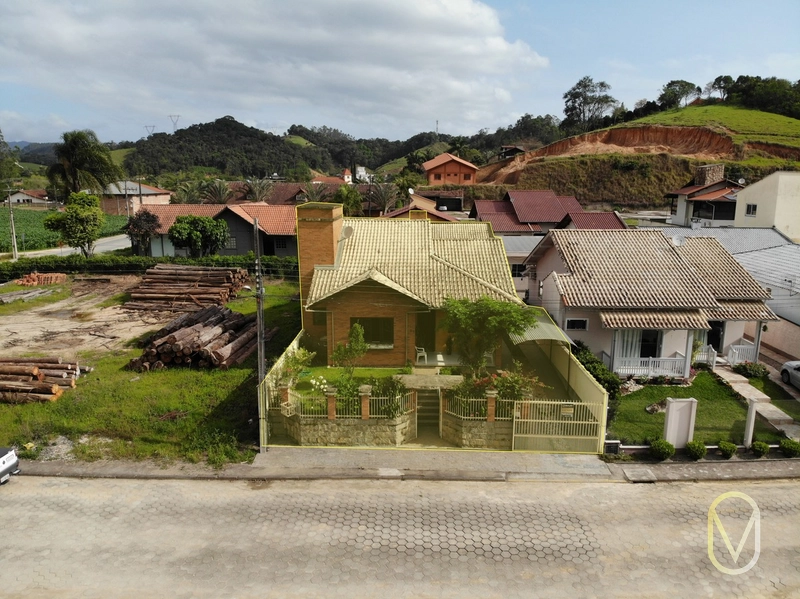 Casa de 2 dormitórios á Venda no Centro de São Martinho-SC: 1ª foto da galeria de imagens do imóvel