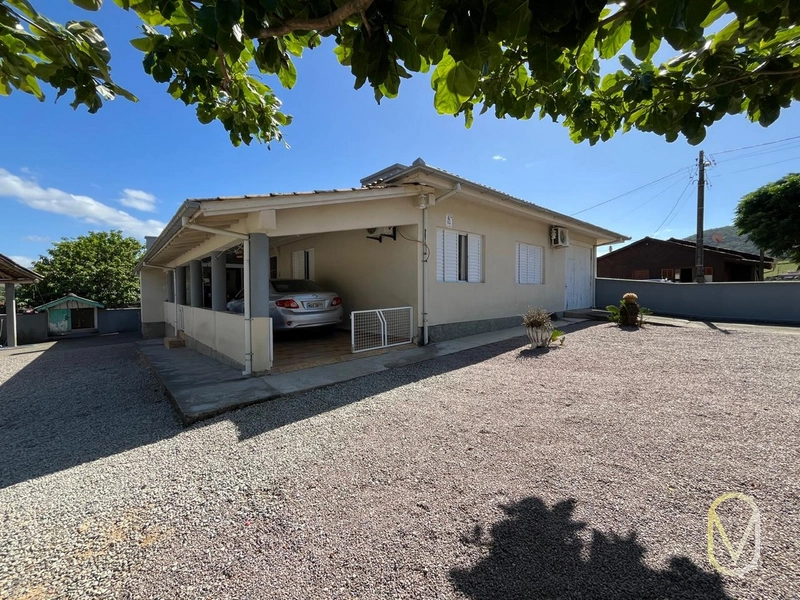 Casa/Chácara á Venda em Gravatal-SC: 1ª foto da galeria de imagens do imóvel