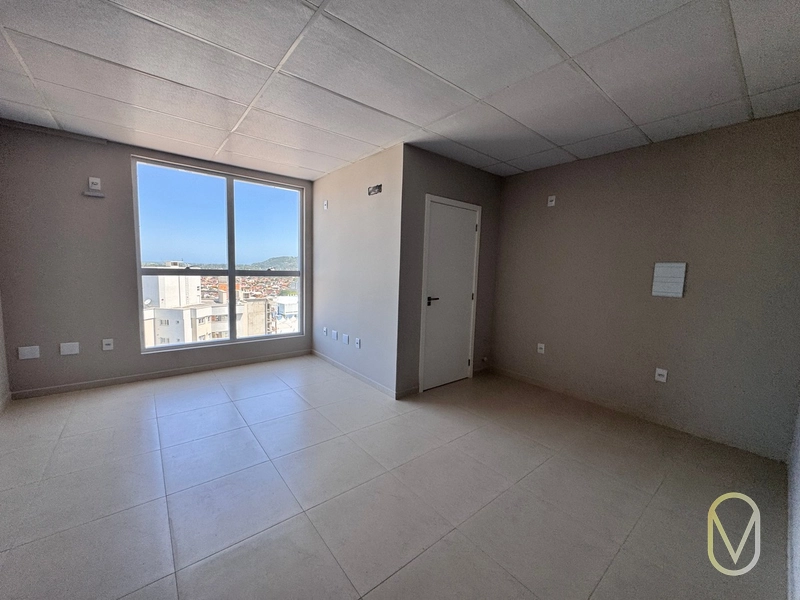 Sala Comercia á Venda em frente ao Farol Shopping em Tubarão-SC: 2ª foto da galeria de imagens do imóvel