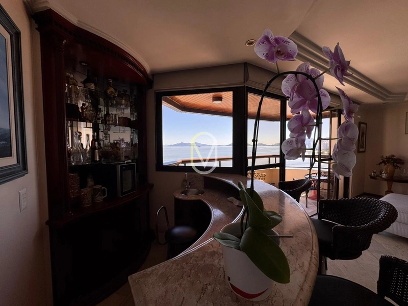 Apartamento á Venda na Avenida Beira Mar Norte em Florianópolis-SC: 12ª foto da galeria de imagens do imóvel