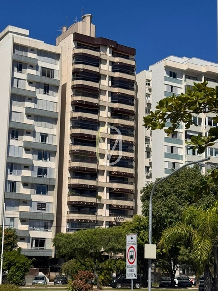 Apartamento á Venda na Avenida Beira Mar Norte em Florianópolis-SC: 2ª foto da galeria de imagens do imóvel