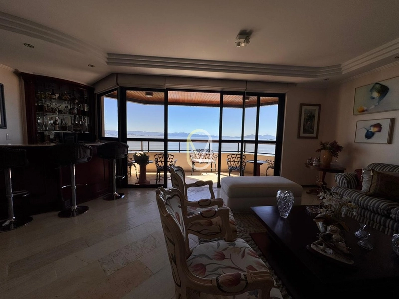 Apartamento á Venda na Avenida Beira Mar Norte em Florianópolis-SC: 13ª foto da galeria de imagens do imóvel