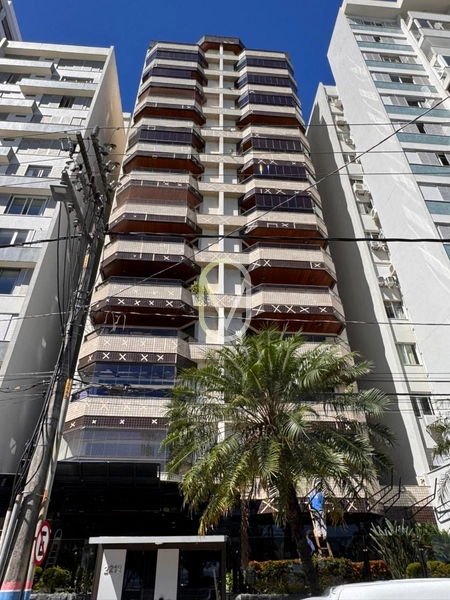 Apartamento á Venda na Avenida Beira Mar Norte em Florianópolis-SC: 3ª foto da galeria de imagens do imóvel