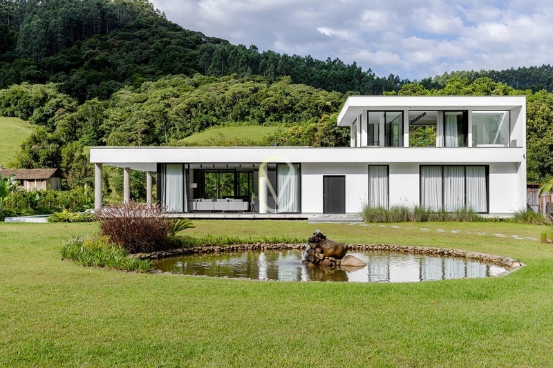Casa de Alto Padrão á Venda em São Martinho-SC: 1ª foto da galeria de imagens do imóvel