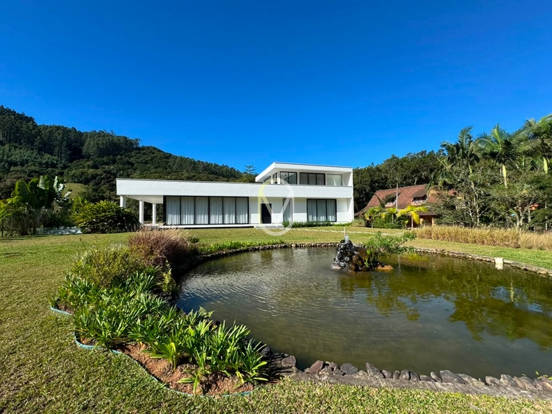 Casa de Alto Padrão á Venda em São Martinho-SC: 3ª foto da galeria de imagens do imóvel