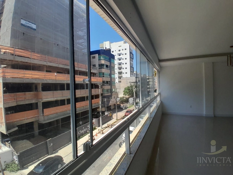 No coração da cidade! Amplo apartamento com terraço frontal e suíte –: 10ª foto da galeria de imagens do imóvel