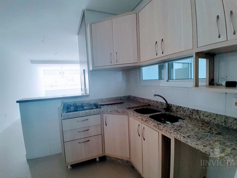 No coração da cidade! Amplo apartamento com terraço frontal e suíte –: 6ª foto da galeria de imagens do imóvel
