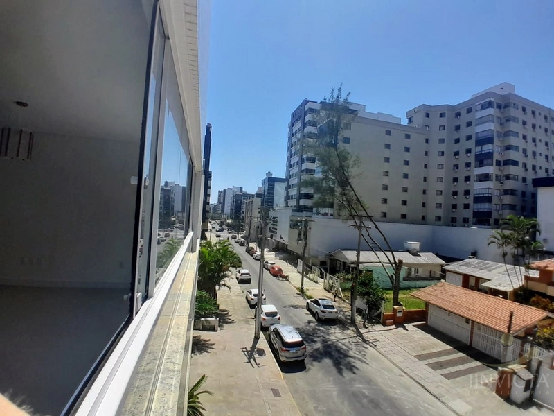 No coração da cidade! Amplo apartamento com terraço frontal e suíte –: 12ª foto da galeria de imagens do imóvel