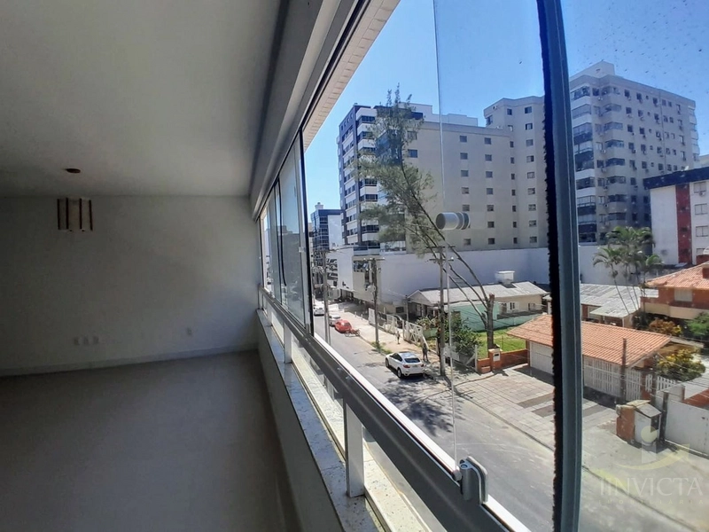 No coração da cidade! Amplo apartamento com terraço frontal e suíte –: 9ª foto da galeria de imagens do imóvel