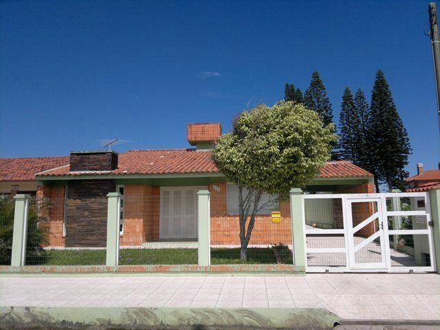 Casa com Piscina em Xangri-lá Duas Quadras do Mar: 1ª foto da galeria de imagens do imóvel