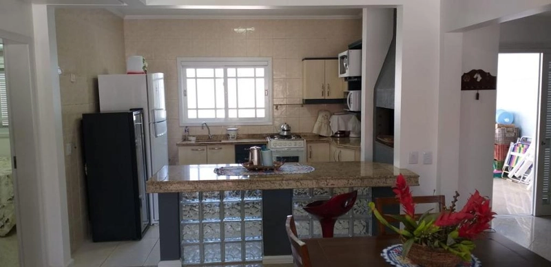 Casa com PISCINA - 5 Quartos - 1 Quadra do MAR em Capão da Canoa: 24ª foto da galeria de imagens do imóvel