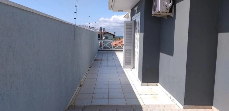 Casa com PISCINA - 5 Quartos - 1 Quadra do MAR em Capão da Canoa: 33ª foto da galeria de imagens do imóvel