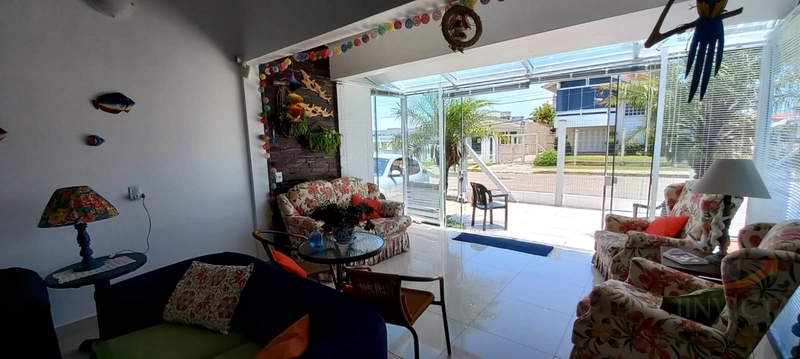 Casa 4 dormitórios com piscina em Xangri-lá: 2ª foto da galeria de imagens do imóvel