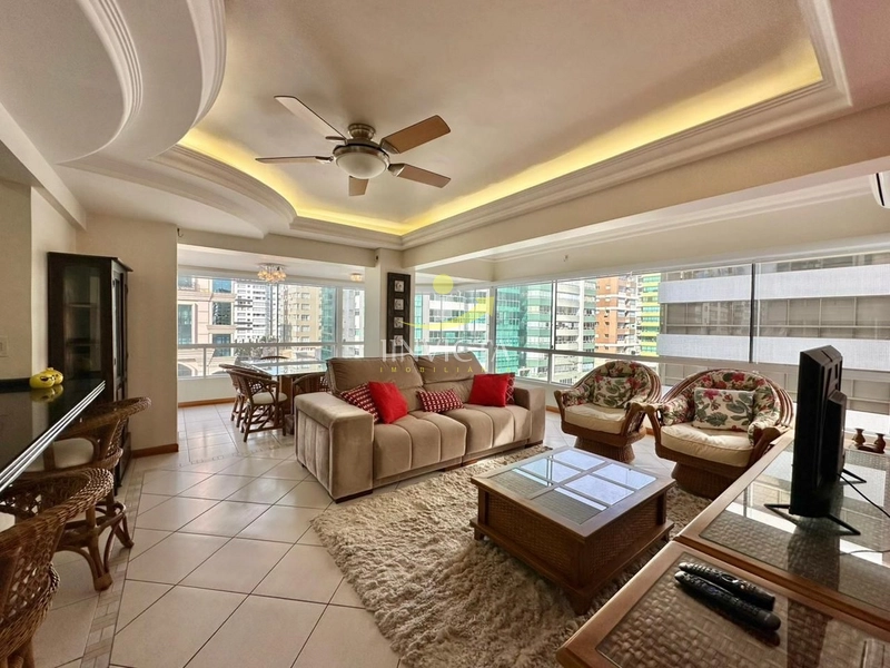 AMPLO 3 DORMITÓRIOA MOB/DEC A POUCOS METROS DO MAR PRA VOCÊ!!!!: 7ª foto da galeria de imagens do imóvel