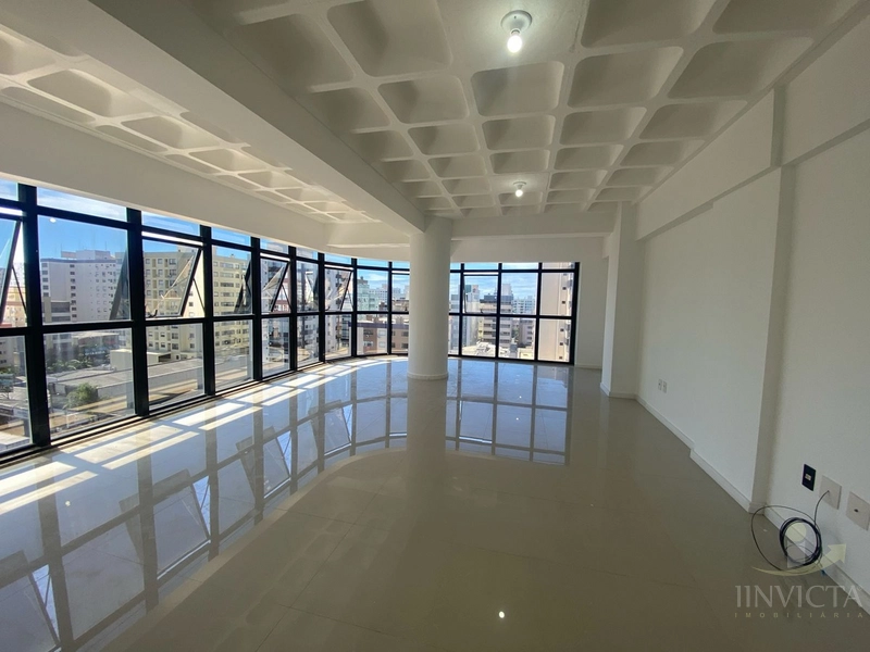 Sala comercial com ótima localização no Centro de Capão da Canoa!: 1ª foto da galeria de imagens do imóvel
