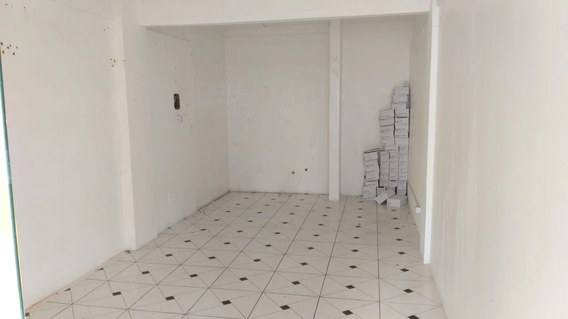 Loja no centro de Atlântida: 2ª foto da galeria de imagens do imóvel