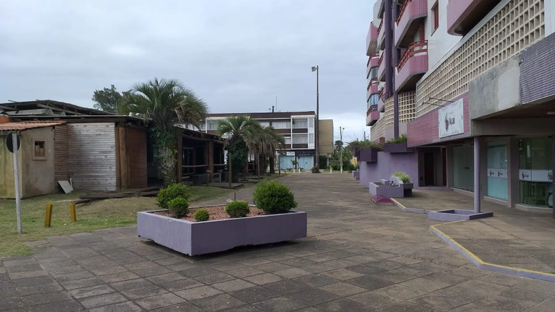 Loja em prédio comercial no centro de Atlântida: 6ª foto da galeria de imagens do imóvel