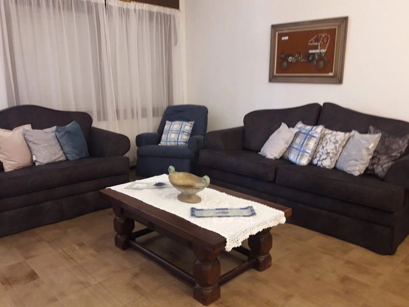 Casa 3 dormitorios com piscina: 4ª foto da galeria de imagens do imóvel