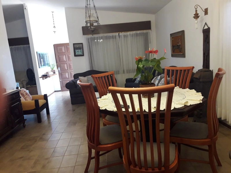 Casa 3 dormitorios com piscina: 7ª foto da galeria de imagens do imóvel